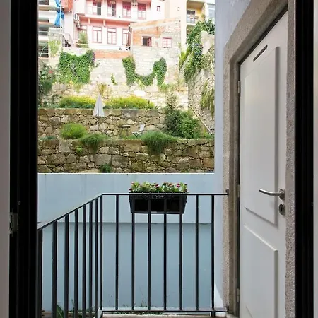 Flower 45 @ Rua Flores 아파트 *